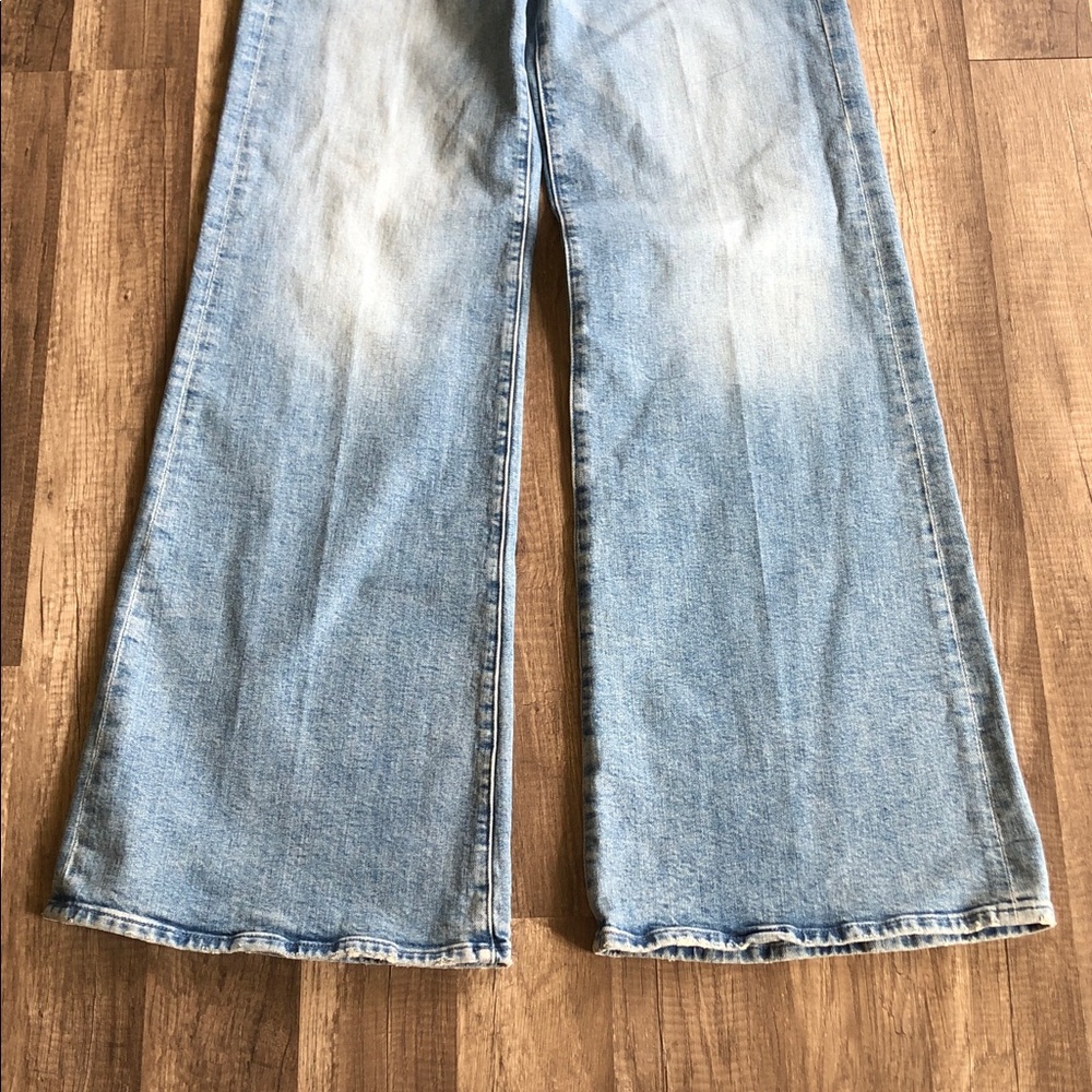 Mother Superior The Tomcat Roller in I Confess Light Wash Jeans 28 - Picture 4 of 14